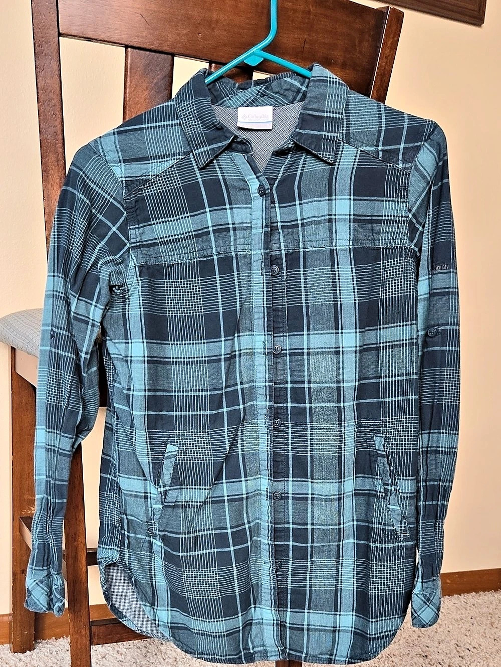 Columbia Plaid Button Down in Blue & Black Size Small Like New